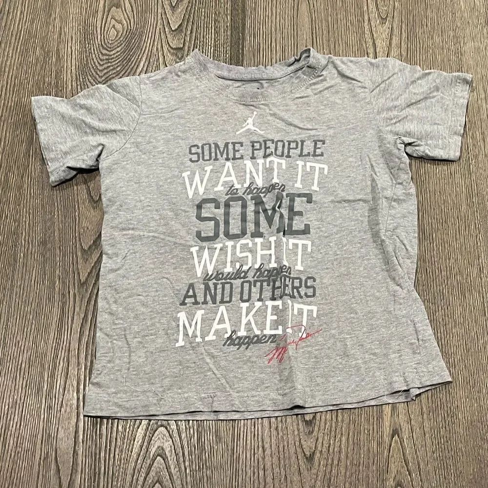 Nike Michael Jordan Light Gray Graphic T-Shirt Size S